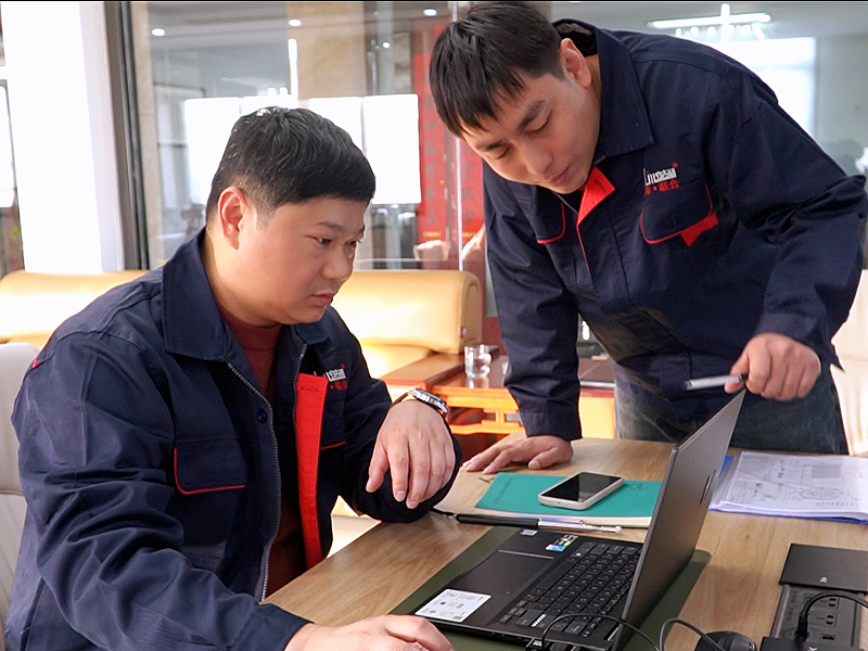 प्रत्यागामी पिस्टन कंप्रेसर को डिज़ाइन करने के लिए किन मापदंडों की आवश्यकता होती है?